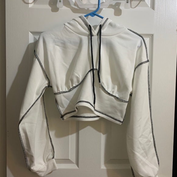 ‼️SOLD‼️ Stitch trim croptop hoodie - Picture 6 of 8